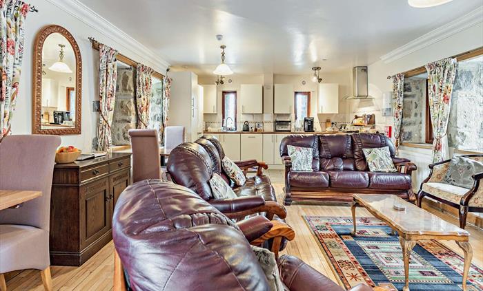 Kitchen lounge with dining area.